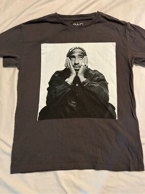 TUPAC Gray Short-Sleeve Graphic Tee with Black-and-White Portrait M